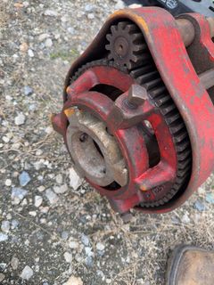 Rigid Manual Pipe Threader With Handles and Die Head - Image 4