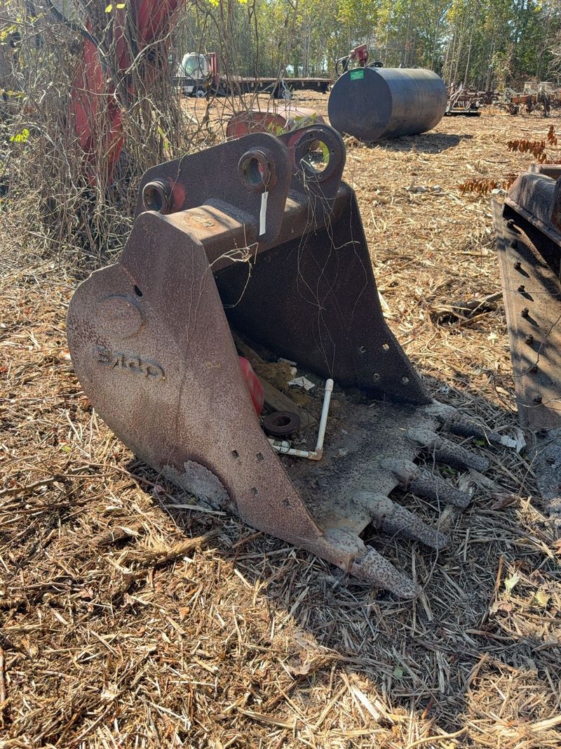 **Alternate Pickup Location and Date** Excavator Bucket Attachment With Teeth - Image 1