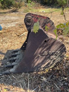**Alternate Pickup Location and Date** Excavator Bucket Attachment With Teeth - Image 4