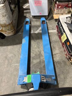 Uline Industrial Pallet Truck - Long Fork - Image 10