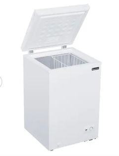 Magic Chef3.5 cu. ft. Manual Defrost Chest Freezer in White - Image 1