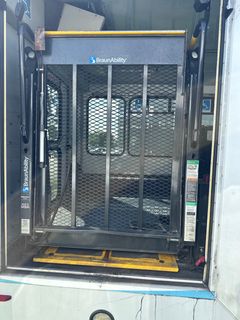 2020 Ford E-450 Starcraft Handicap Accessible Bus *Alternate Location* - Image 16