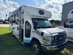 2020 Ford E-450 Starcraft Handicap Accessible Bus *Alternate Location* - Image 3
