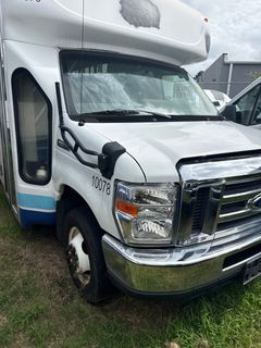 2020 Ford E-450 Starcraft Handicap Accessible Bus *Alternate Location* - Image 13