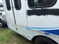 2020 Ford E-450 Starcraft Handicap Accessible Bus *Alternate Location* - Image 8