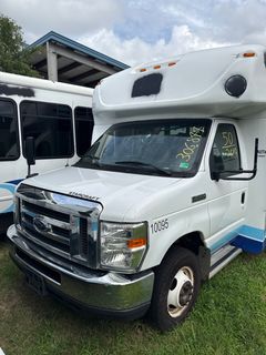2020 Ford E-450 Starcraft Handicap Accessible Bus *Alternate Location* - Image 2