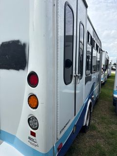 2020 Ford E-450 Starcraft Handicap Accessible Bus *Alternate Location* - Image 4