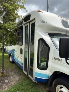 2020 Ford E-450 Starcraft Handicap Accessible Bus *Alternate Location* - Image 12