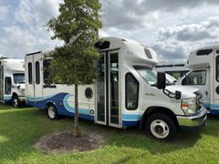 2020 Ford E-450 Starcraft Handicap Accessible Bus *Alternate Location* - Image 3