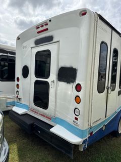 2020 Ford E-450 Starcraft Handicap Accessible Bus *Alternate Location* - Image 4