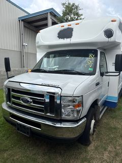 2020 Ford E-450 Starcraft Handicap Accessible Bus *Alternate Location* - Image 2
