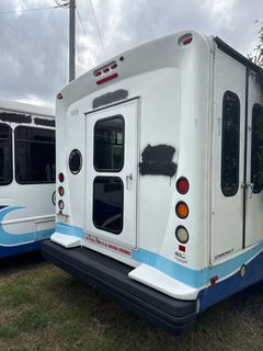 2020 Ford E-450 Starcraft Handicap Accessible Bus *Alternate Location* - Image 4