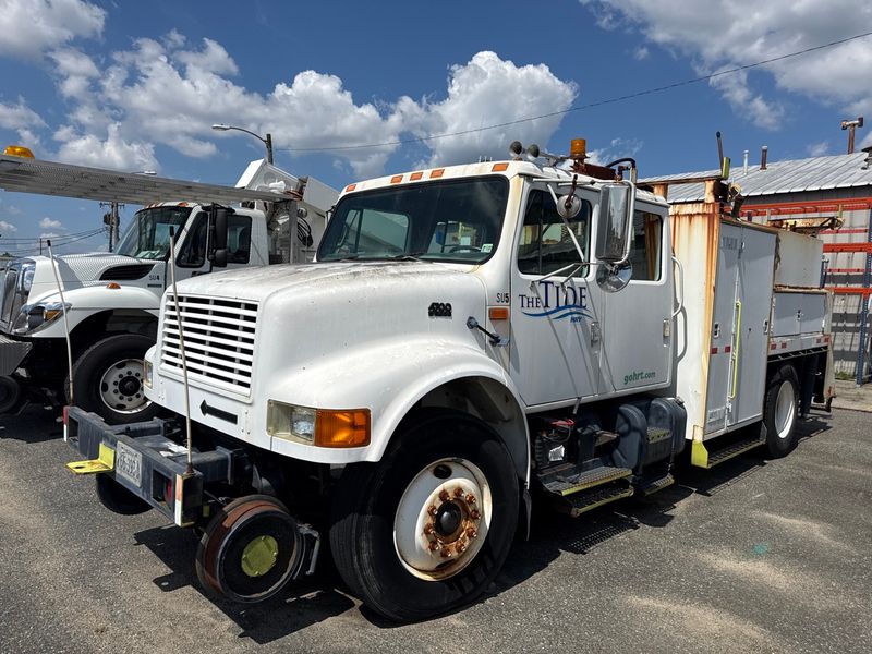 1995 International 4000 Series Service/Crane Truck *Alternate Location* - Image 1
