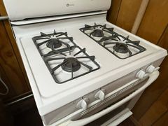 Maytag 4 Burner Gas Stove  - Image 3