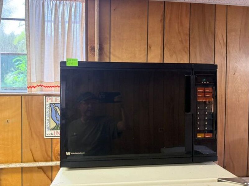 Westinghouse Microwave  - Image 1