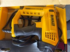 DEWALT5-in-1 Multi-Tacker and Brad Nailer - Image 3