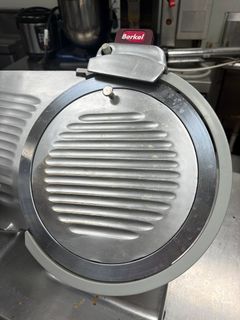 Berkel 827A-PLUS Commercial Meat Slicer - Image 5
