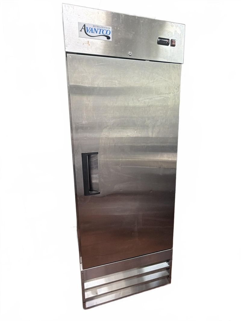Avantco 1 Door Reach-In Refrigerator 178A19FHC - Image 1