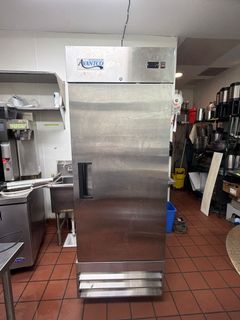 Avantco 1 Door Reach-In Refrigerator 178A19FHC - Image 2