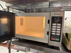 Panasonic Commercial Microwave Oven - Image 3