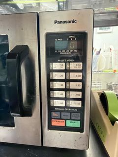 Panasonic Commercial Microwave Oven - Image 4
