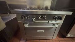 Garland Commercial Range With Broiler - Image 2