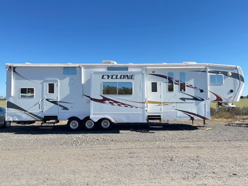 2009 Heartland Cyclone 3950 Toy Hauler