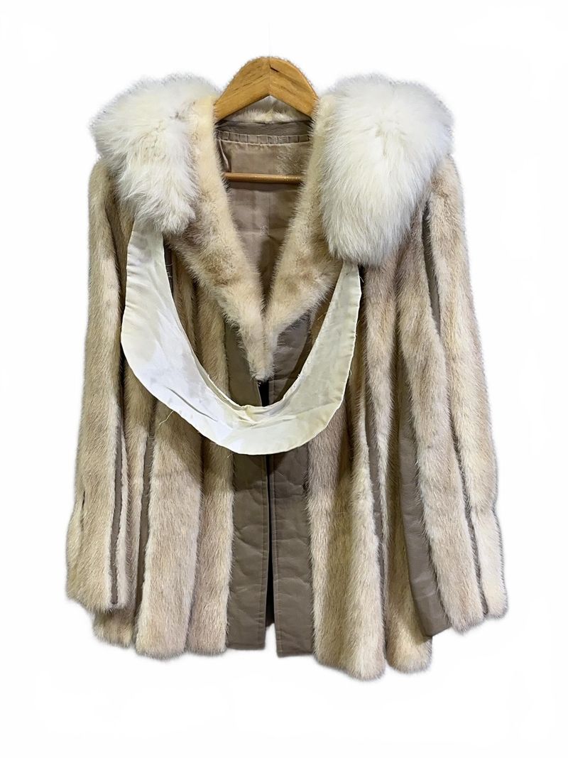 Sable Fur Coat With White Fur Collar
