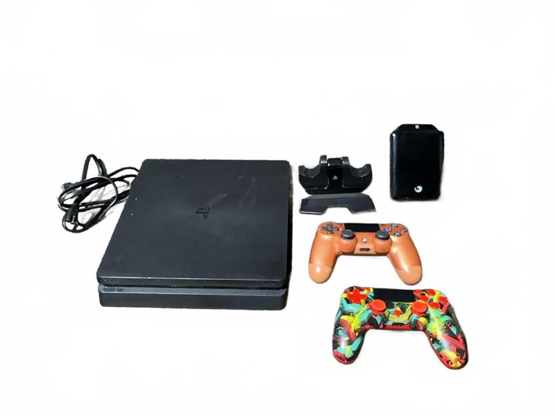 Sony PS4 Console Bundle With Controllers