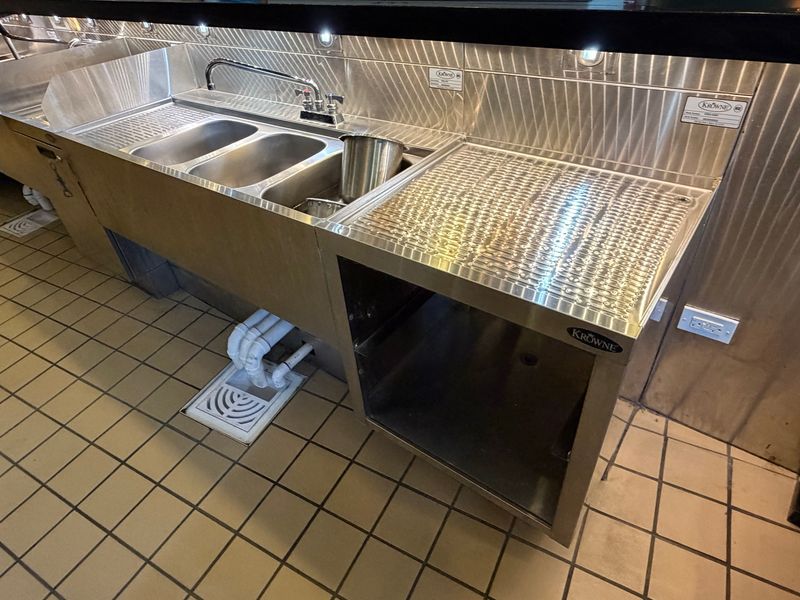 Stainless Underbar 3-Compartment Sink with Drainboard on right - Image 1