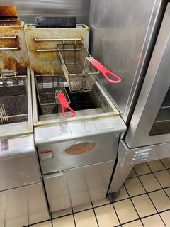 Commercial 40 lb. Deep Fryer With Baskets - Image 1