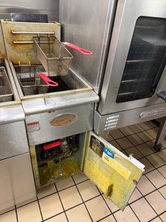 Commercial 40 lb. Deep Fryer With Baskets - Image 2