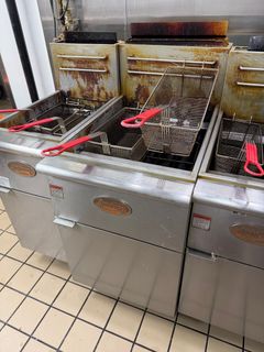Avantco large 100 lb. Capacity Gas Fryer. - Image 1
