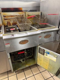 Avantco large 100 lb. Capacity Gas Fryer. - Image 3
