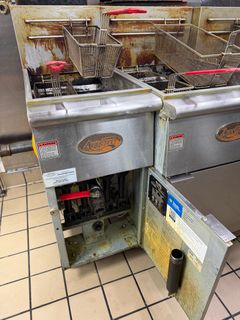 Avantco Commercial 50 lb. Deep Fryer with Baskets - Image 2