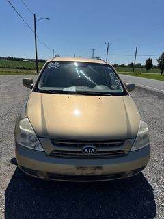 2010 Kia Sedona  - Image 2