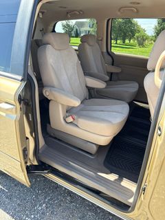 2010 Kia Sedona  - Image 15