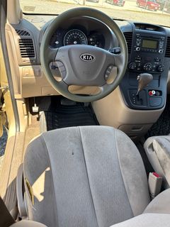 2010 Kia Sedona  - Image 22