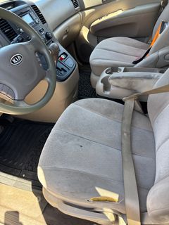 2010 Kia Sedona  - Image 24