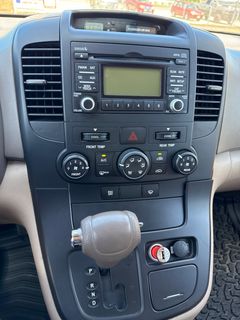 2010 Kia Sedona  - Image 25
