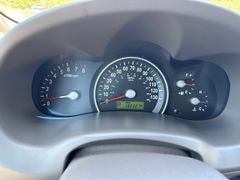 2010 Kia Sedona  - Image 26