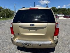 2010 Kia Sedona  - Image 4