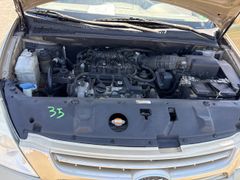 2010 Kia Sedona  - Image 6