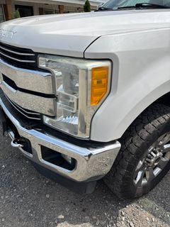 2017 Ford F250 Lariat Edition, 4x4 - Image 8