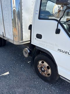 1997 Isuzu NPR 14 foot Box Truck - Image 12