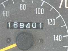 1997 Isuzu NPR 14 foot Box Truck - Image 34