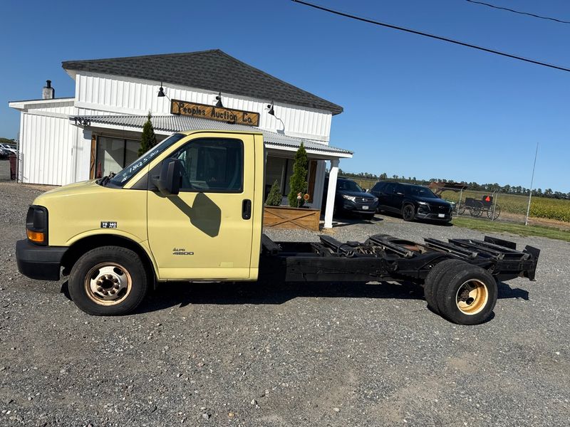 2013 GMC Savana LPG 4500 - Image 1