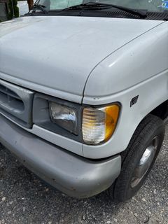 2001 Ford E-250 Cargo Van - Image 9