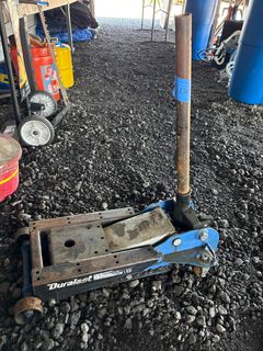 Duralast 1.5T Floor Jack - Image 1