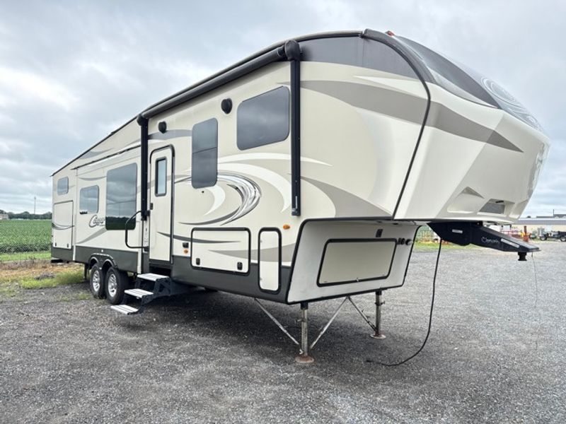 2017 Keystone Travel Trailer  - Image 1